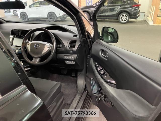 Nissan LEAF 2014-02 8315104-12