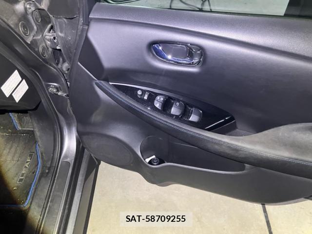 Nissan LEAF 2018-11 8315102-7
