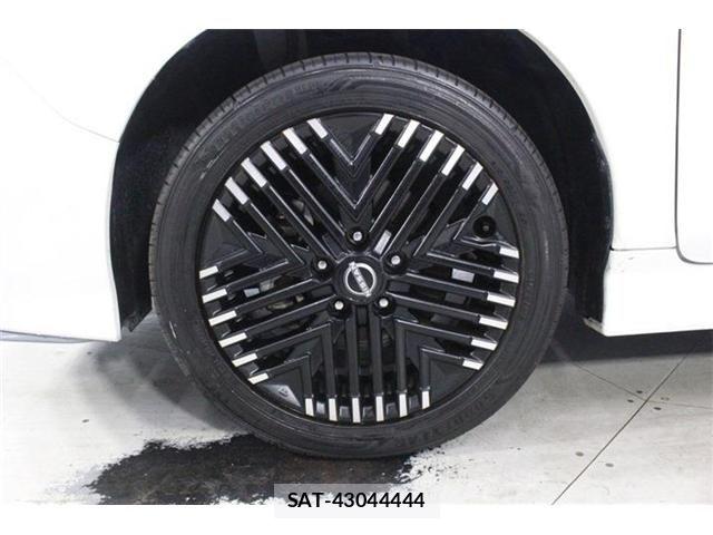 Nissan LEAF 2022-11 8315093-24