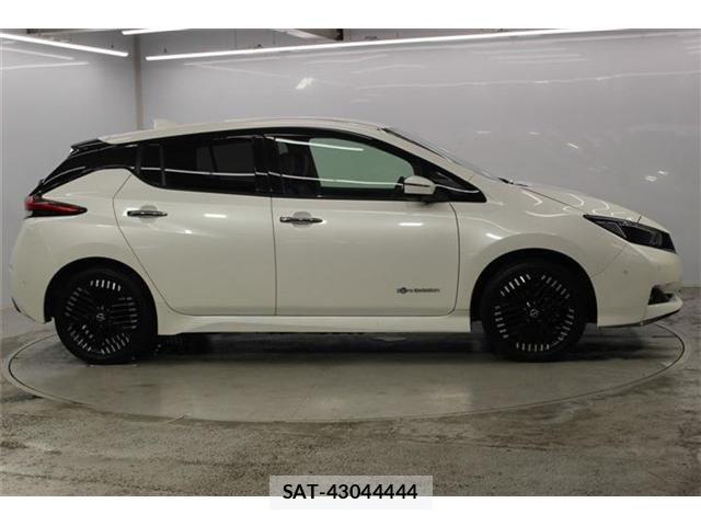 Nissan LEAF 2022-11 8315093-4
