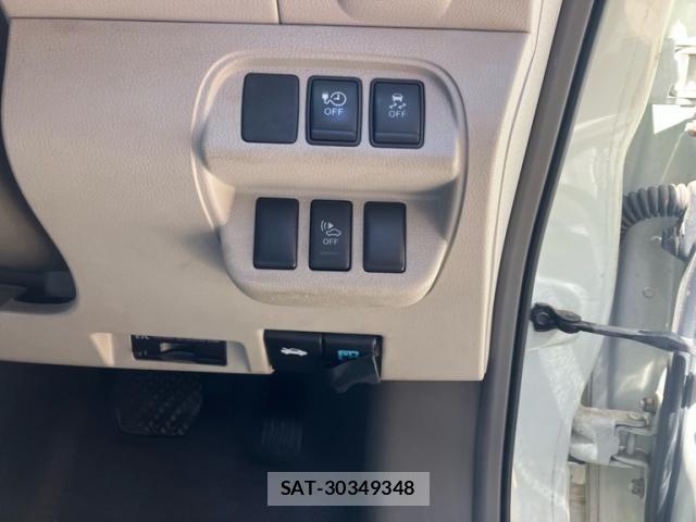 Nissan LEAF 2011-08 8315105-16
