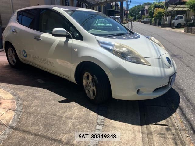 Nissan LEAF 2011-08 8315105-1