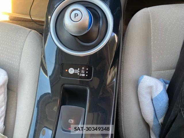 Nissan LEAF 2011-08 8315105-23