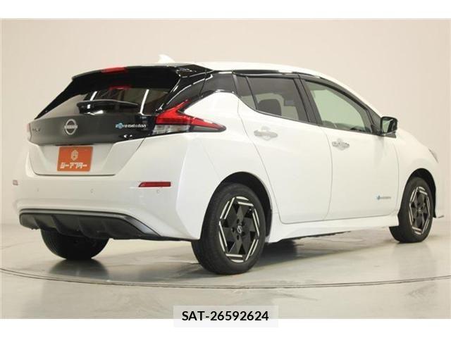 Nissan LEAF 2022-06 8315095-12