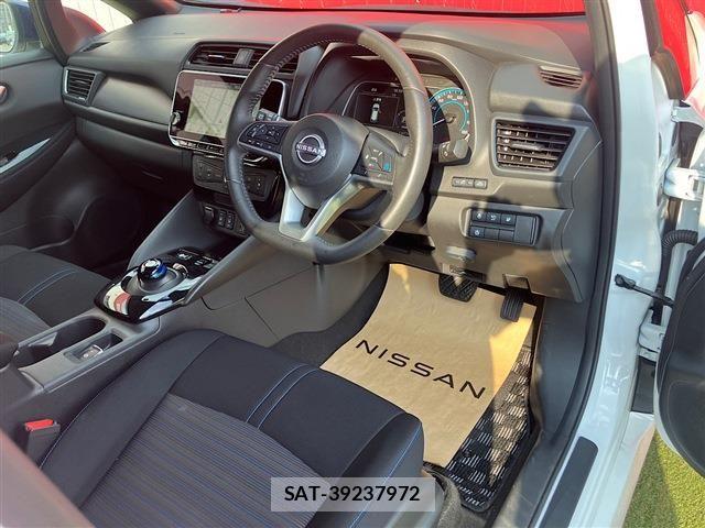 Nissan LEAF 2022-06 8336485-9
