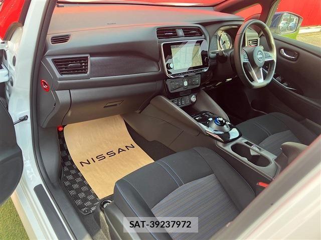Nissan LEAF 2022-06 8336485-12