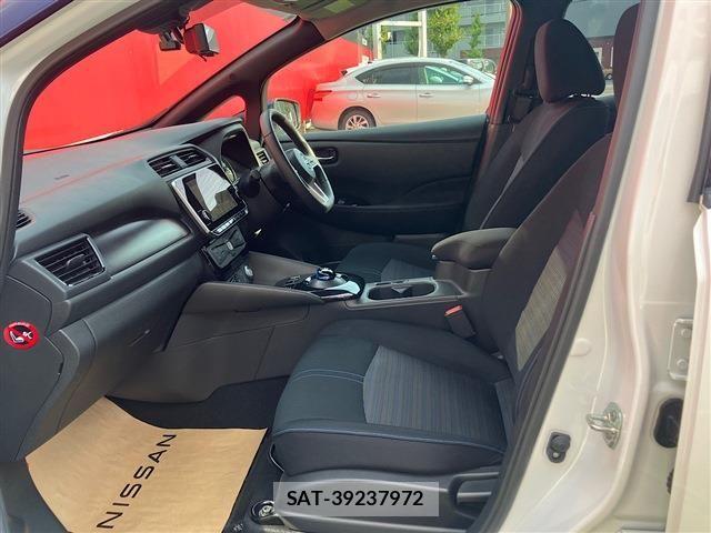 Nissan LEAF 2022-06 8336485-13