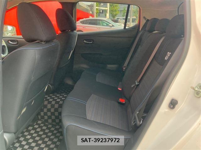 Nissan LEAF 2022-06 8336485-14
