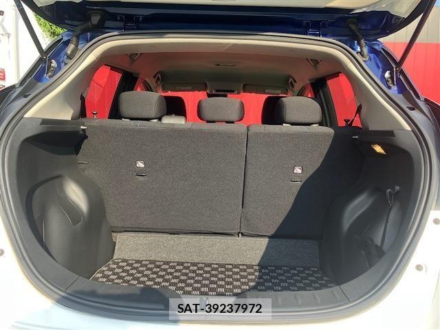 Nissan LEAF 2022-06 8336485-15