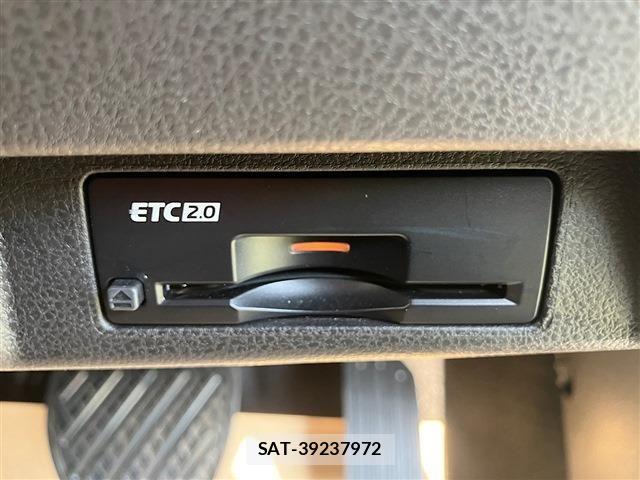 Nissan LEAF 2022-06 8336485-25