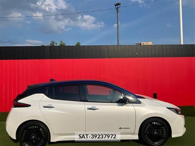 Nissan LEAF 2022-06 8336485-4