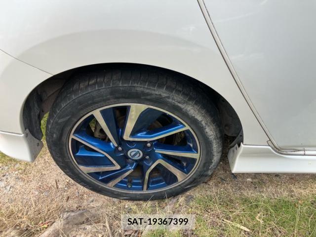 Nissan LEAF 2014-11 8336492-9