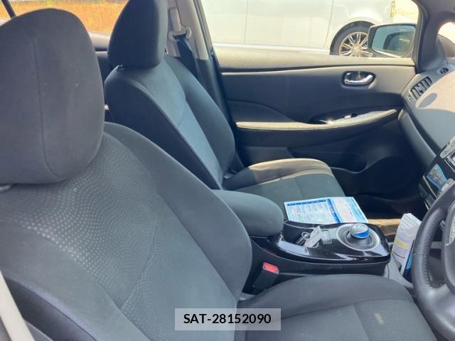 Nissan LEAF 2017-03 8336493-13