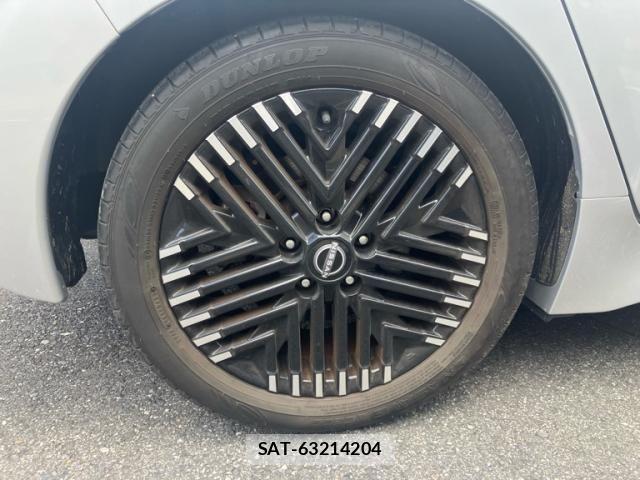 Nissan LEAF 2022-07 8336488-6