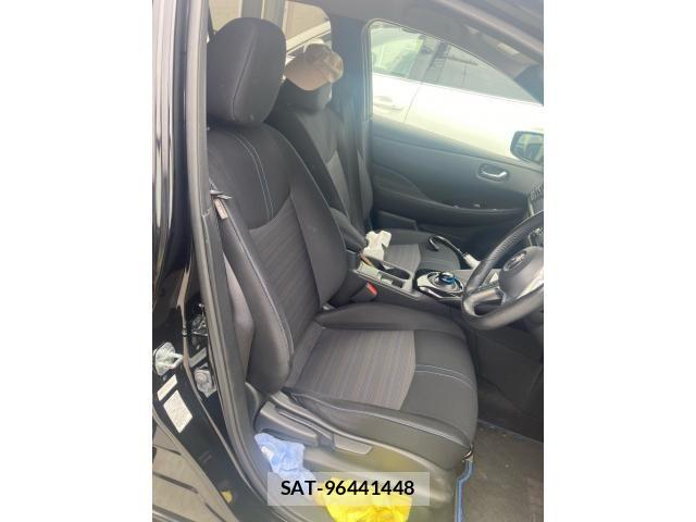 Nissan LEAF 2018-01 8336489-11