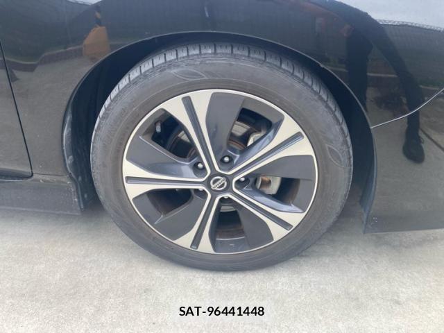 Nissan LEAF 2018-01 8336489-5