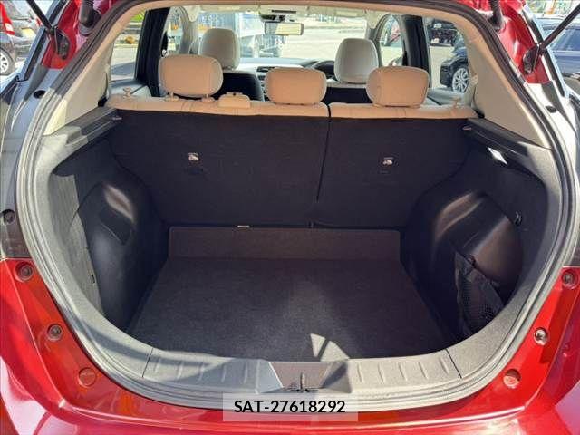 Nissan LEAF 2018-03 8334853-19