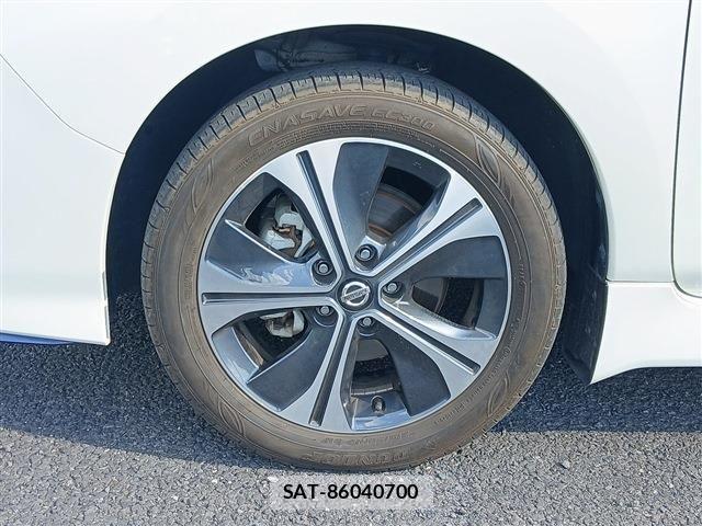 Nissan LEAF 2019-08 8354812-13
