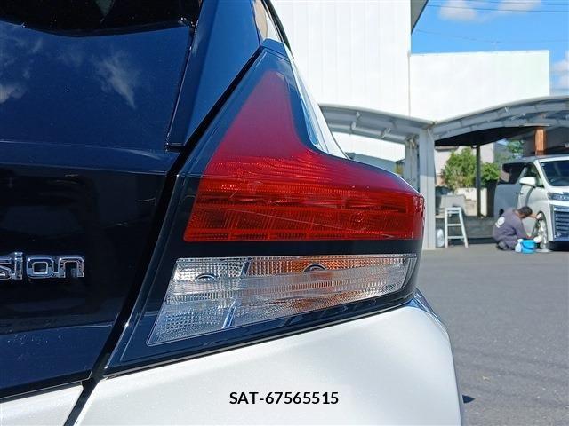 Nissan LEAF 2018-02 8354810-12