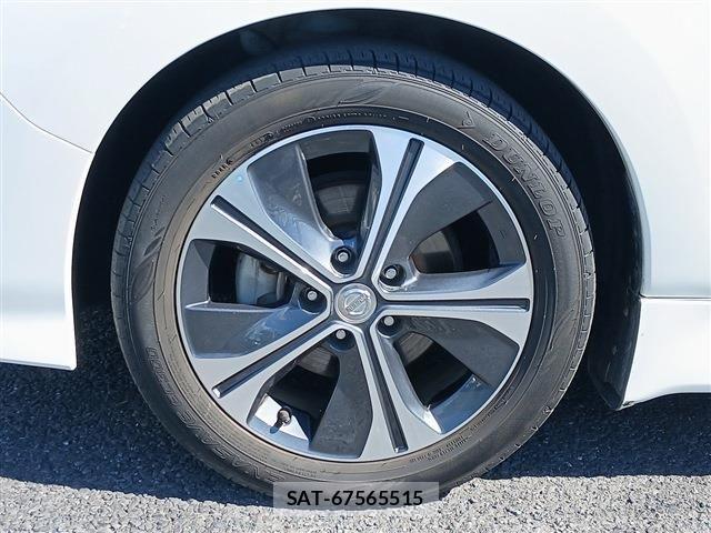 Nissan LEAF 2018-02 8354810-13
