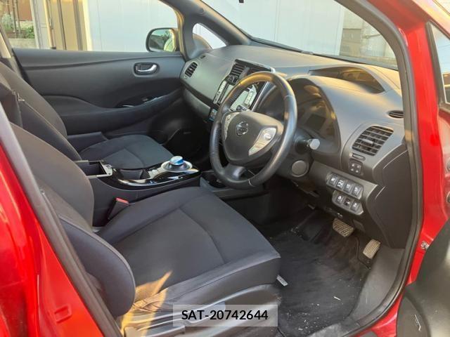 Nissan LEAF 2015-06 8366643-9