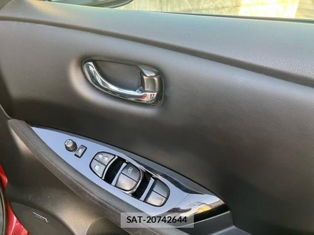 Nissan LEAF 2015-06 8366643-10