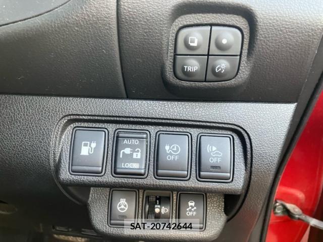 Nissan LEAF 2015-06 8366643-12