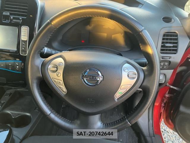Nissan LEAF 2015-06 8366643-13
