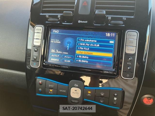 Nissan LEAF 2015-06 8366643-19