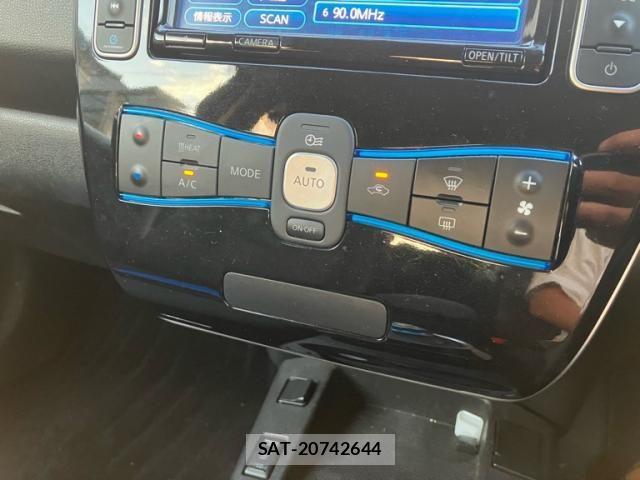 Nissan LEAF 2015-06 8366643-21