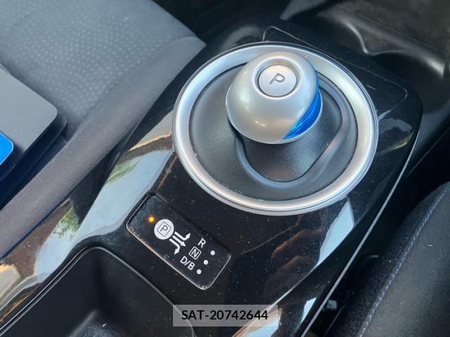 Nissan LEAF 2015-06 8366643-22