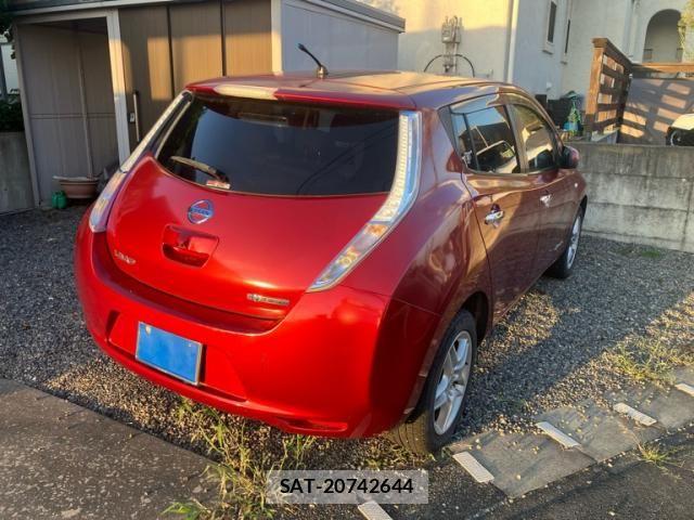 Nissan LEAF 2015-06 8366643-2