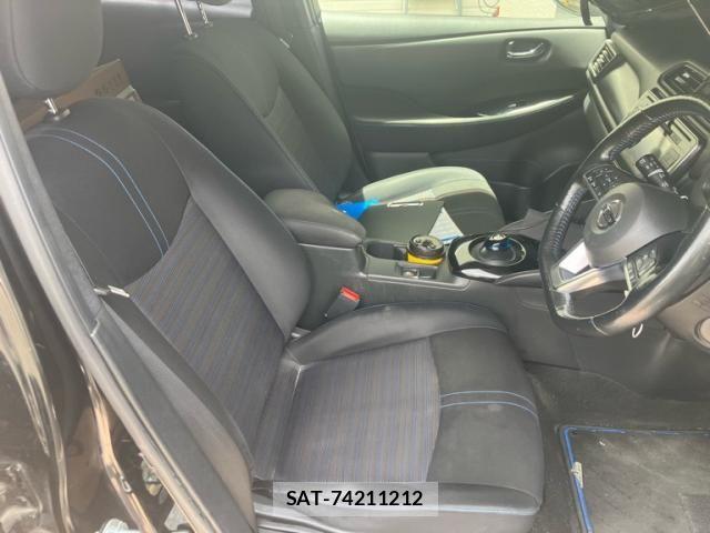 Nissan LEAF 2017-12 8366641-12