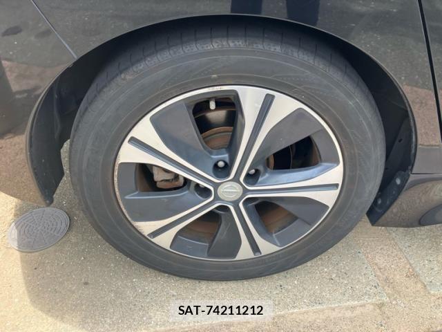 Nissan LEAF 2017-12 8366641-8
