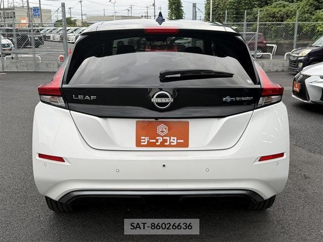 Nissan LEAF 2022-07 8366632-9