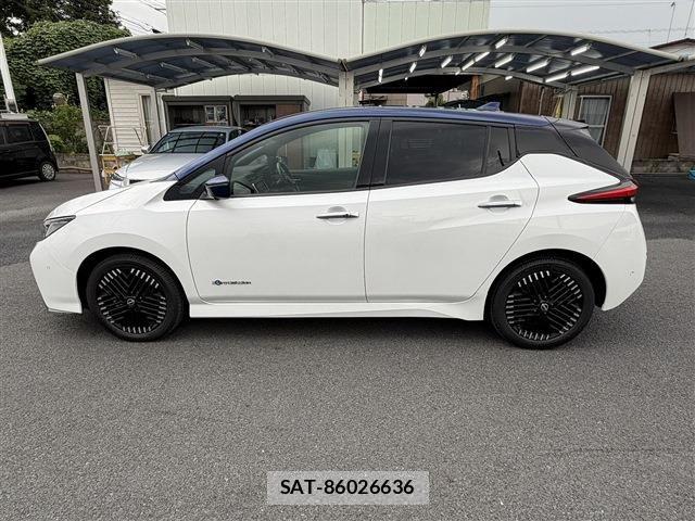 Nissan LEAF 2022-07 8366632-10