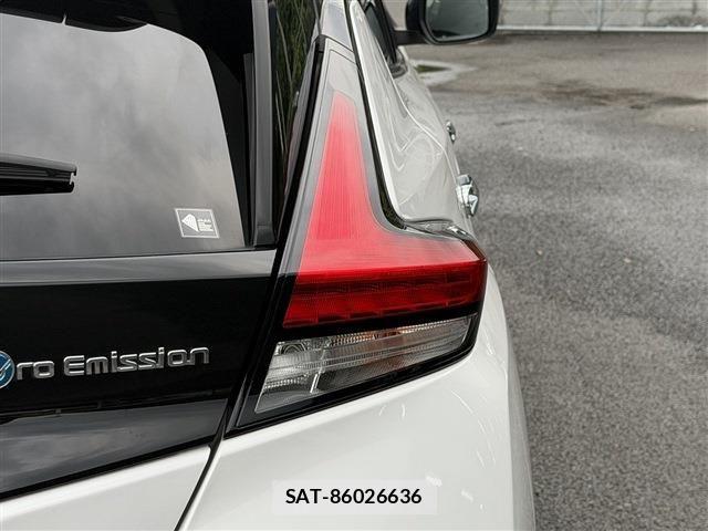 Nissan LEAF 2022-07 8366632-12