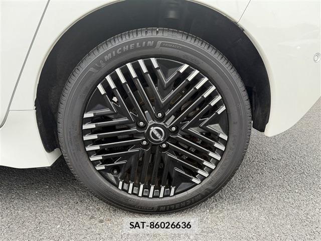 Nissan LEAF 2022-07 8366632-13