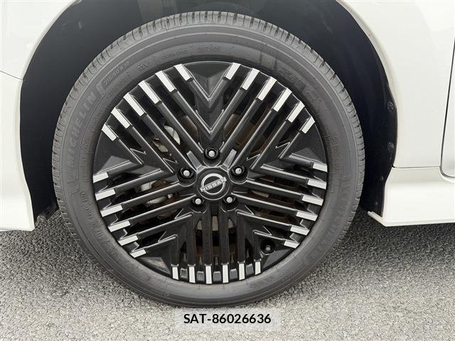 Nissan LEAF 2022-07 8366632-28