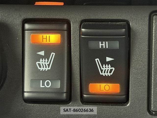 Nissan LEAF 2022-07 8366632-5