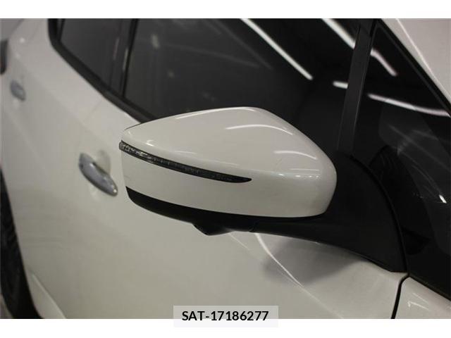 Nissan LEAF 2022-09 8366635-9