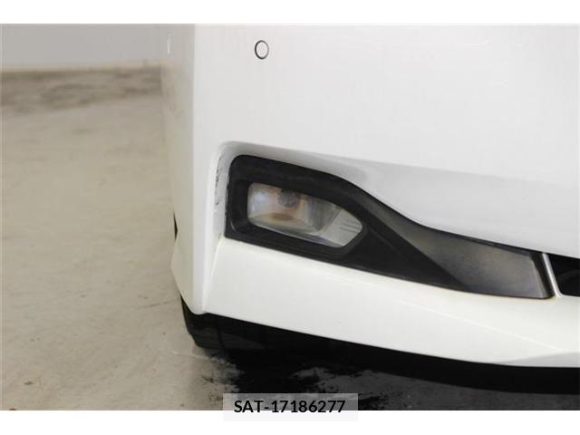 Nissan LEAF 2022-09 8366635-12