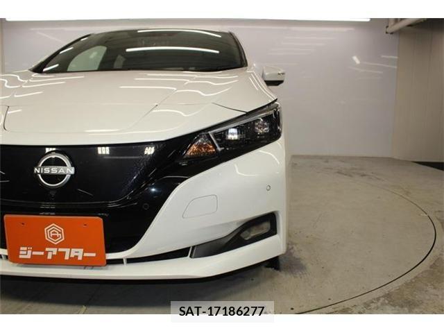 Nissan LEAF 2022-09 8366635-13