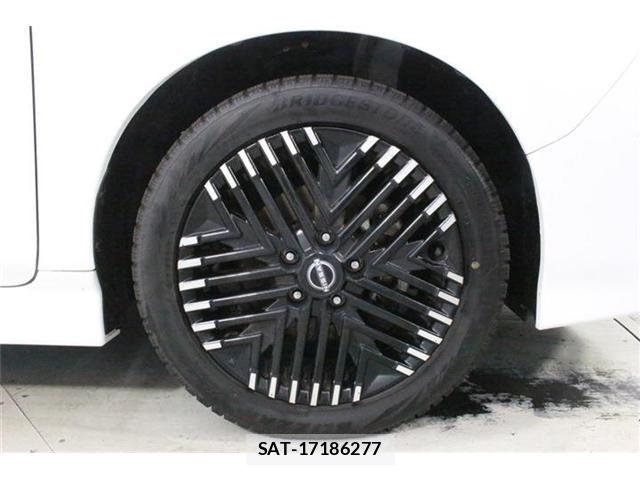 Nissan LEAF 2022-09 8366635-22
