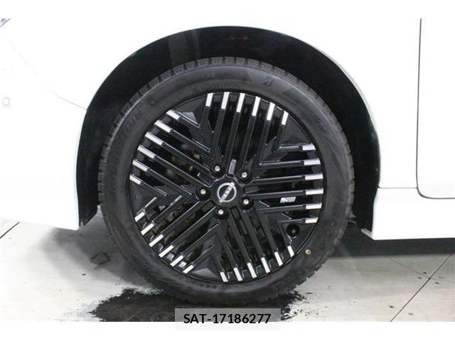 Nissan LEAF 2022-09 8366635-23