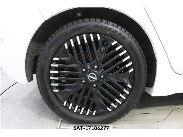Nissan LEAF 2022-09 8366635-25
