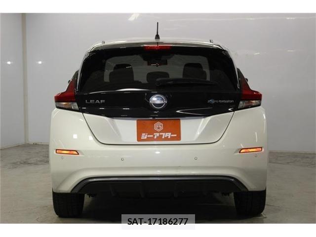 Nissan LEAF 2022-09 8366635-5