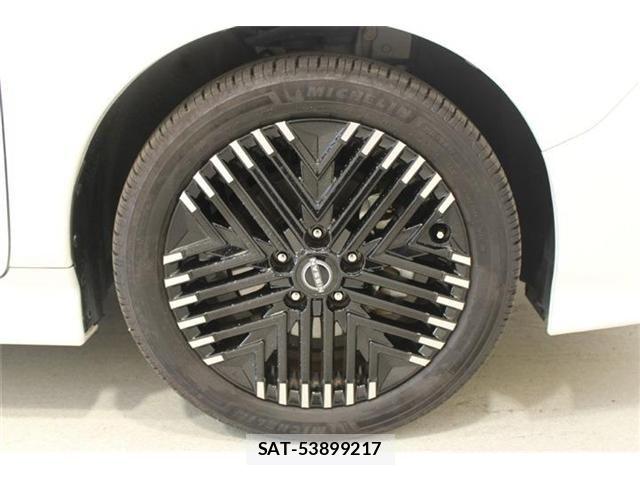 Nissan LEAF 2022-07 8366633-21