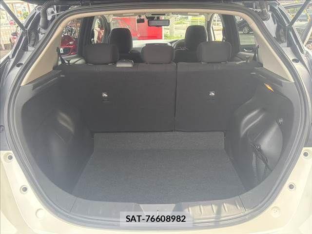 Nissan LEAF 2021-03 8366638-9