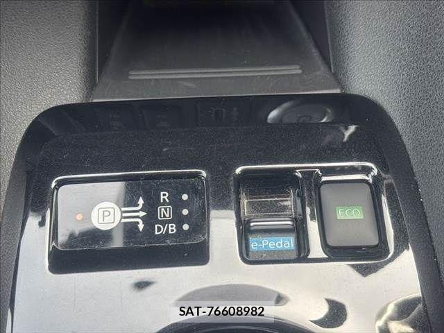 Nissan LEAF 2021-03 8366638-6